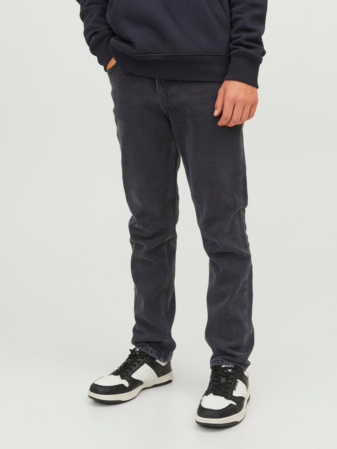 model_shot-front